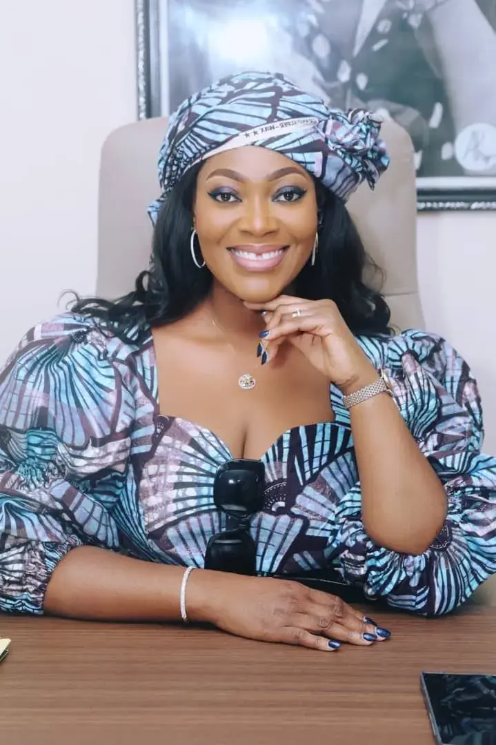 Grace Divine TEKY, directrice générale de Divine Ivoire Motors, à son bureau